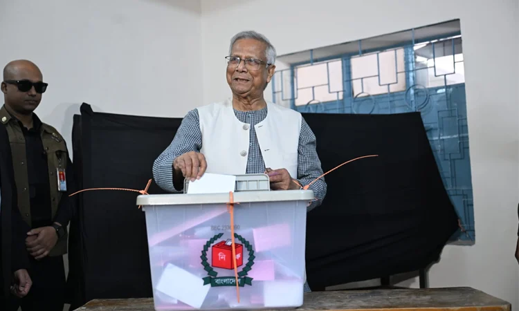 YUNUS CAST HI VOTE IN DHAKA